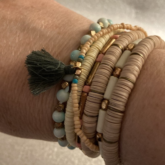 NWOT - Stacked Boho Brassy & Coral Blue Beaded Stretch Charm Bracelets (7) - Picture 2 of 3